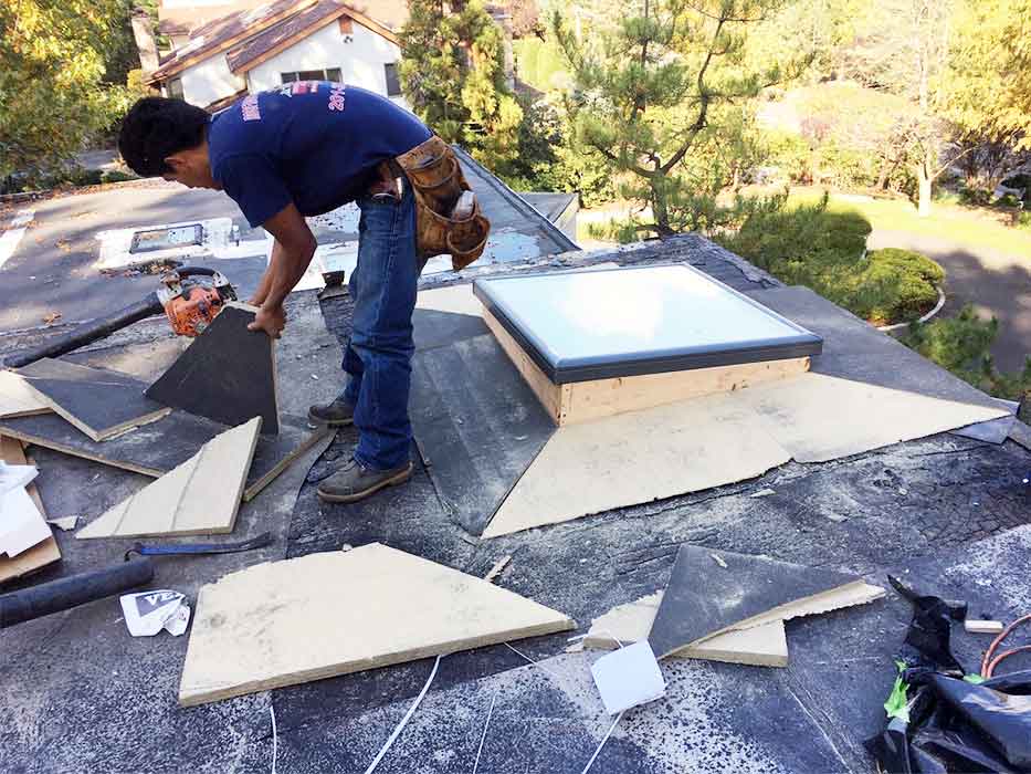 EPDM Flat Roofing Specialists for Residential & Commercial Skylight Installation in Edgewater, NJ.